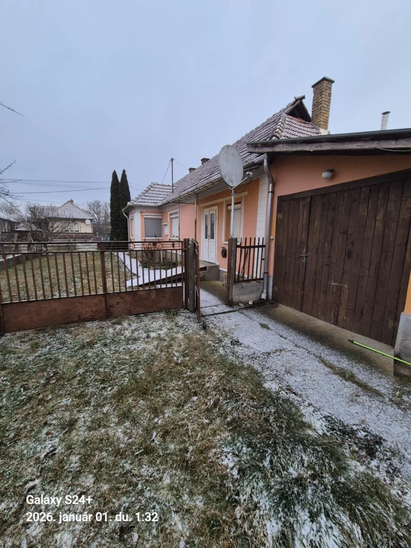 Eladó tégla lakás Szalonnan - Kép 10