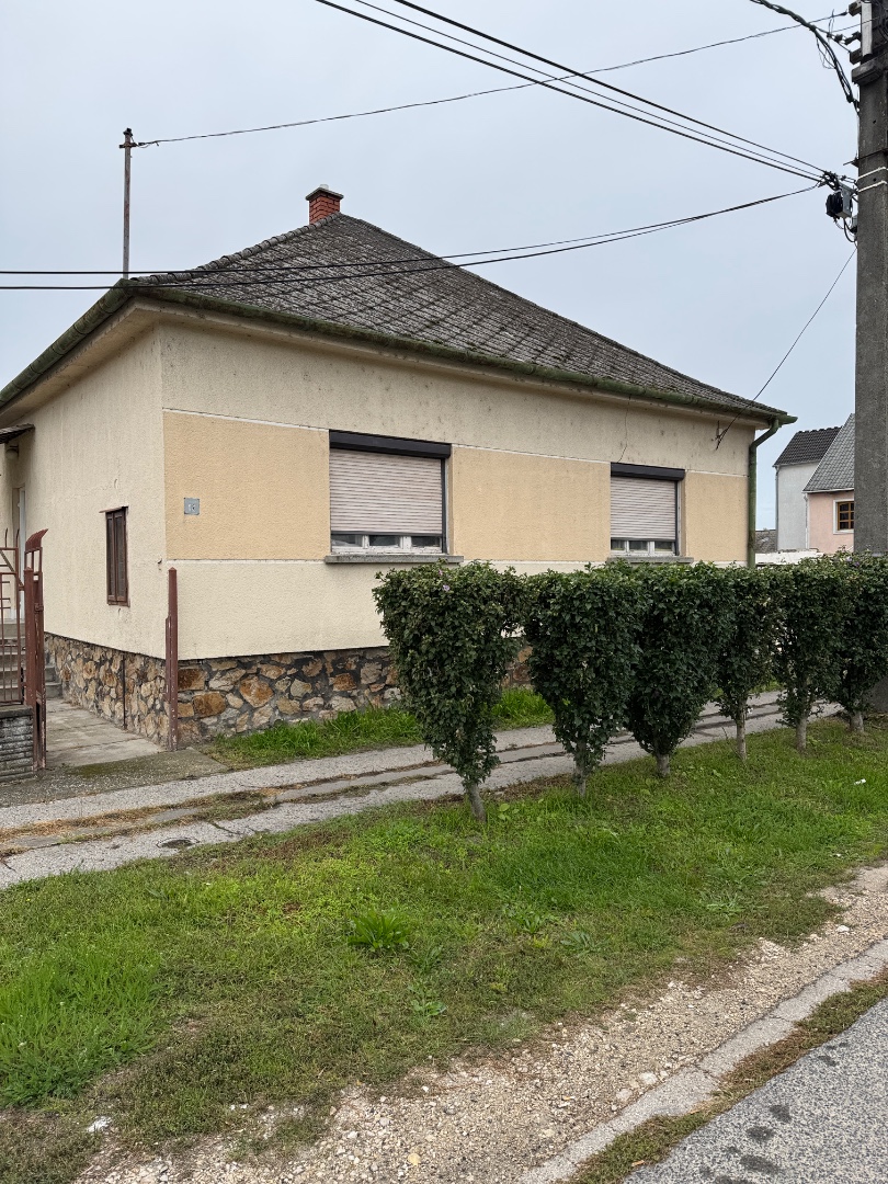 Eladó családi ház Székesfehérváron