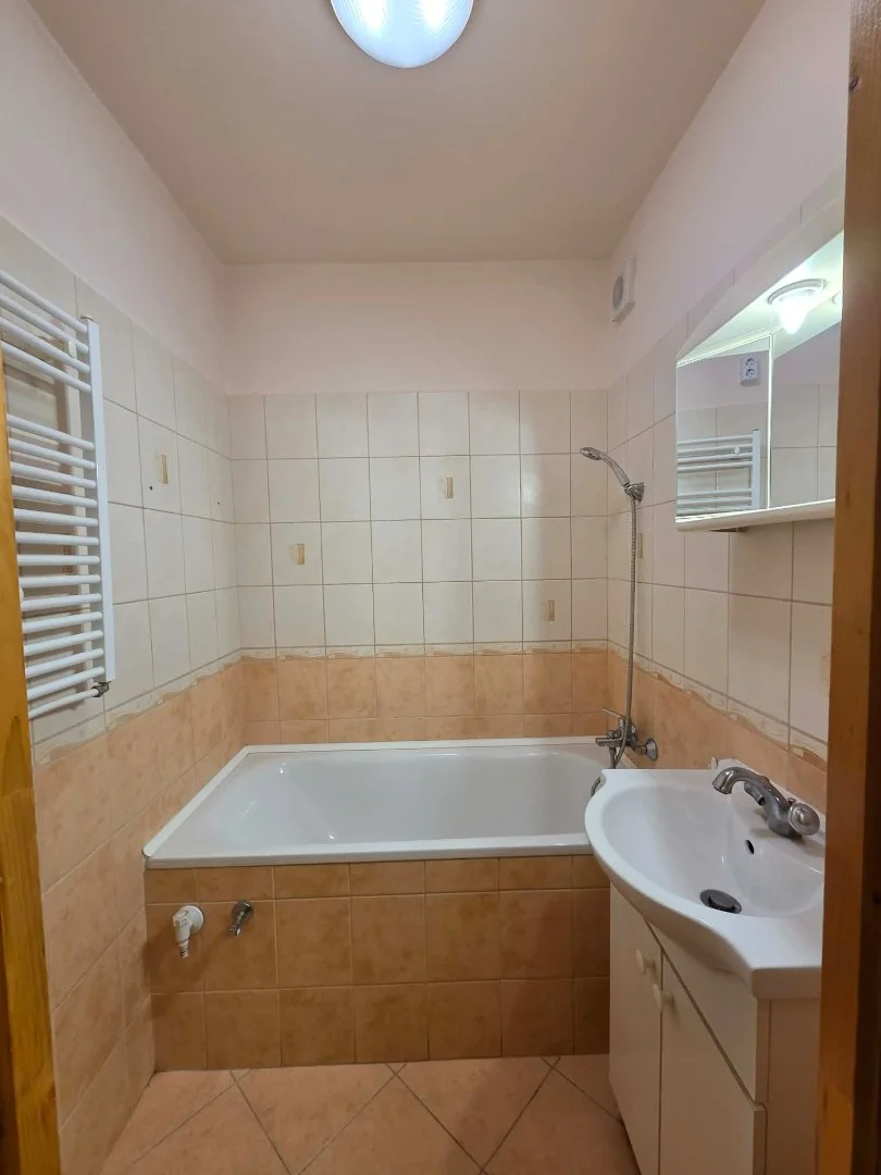 Eladó panel lakás Oroszlányon - Kép 12