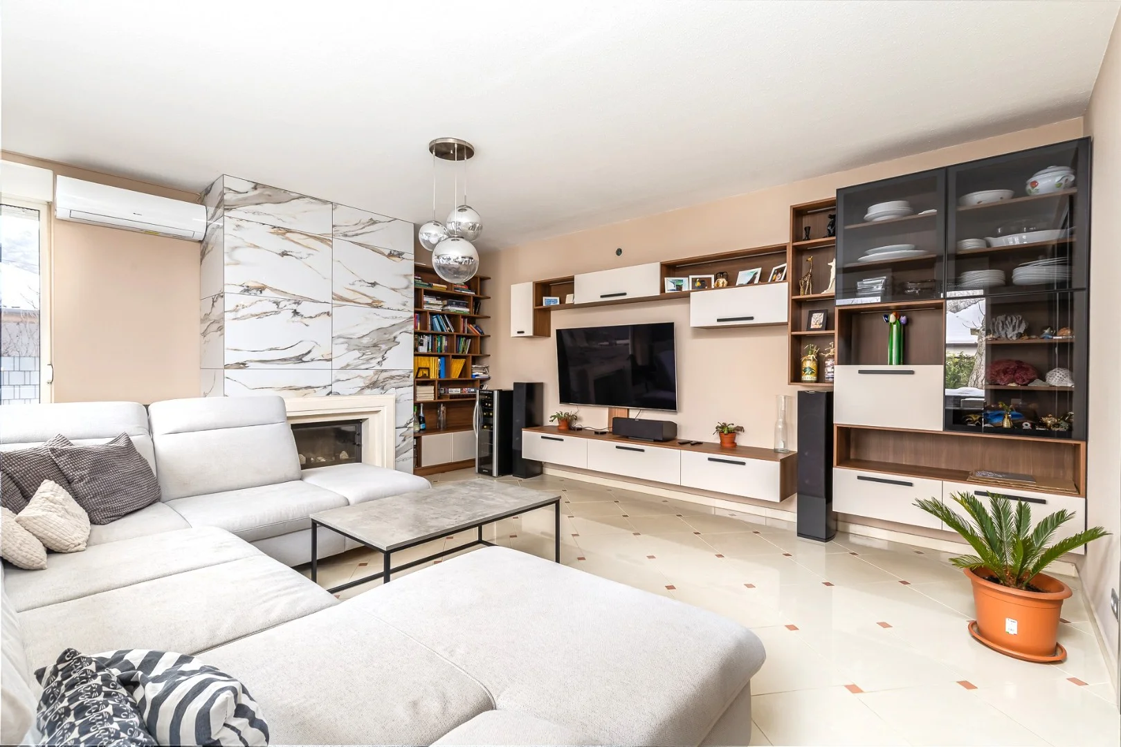 Eladó családi ház Budapest 03. ker.en - Kép 2