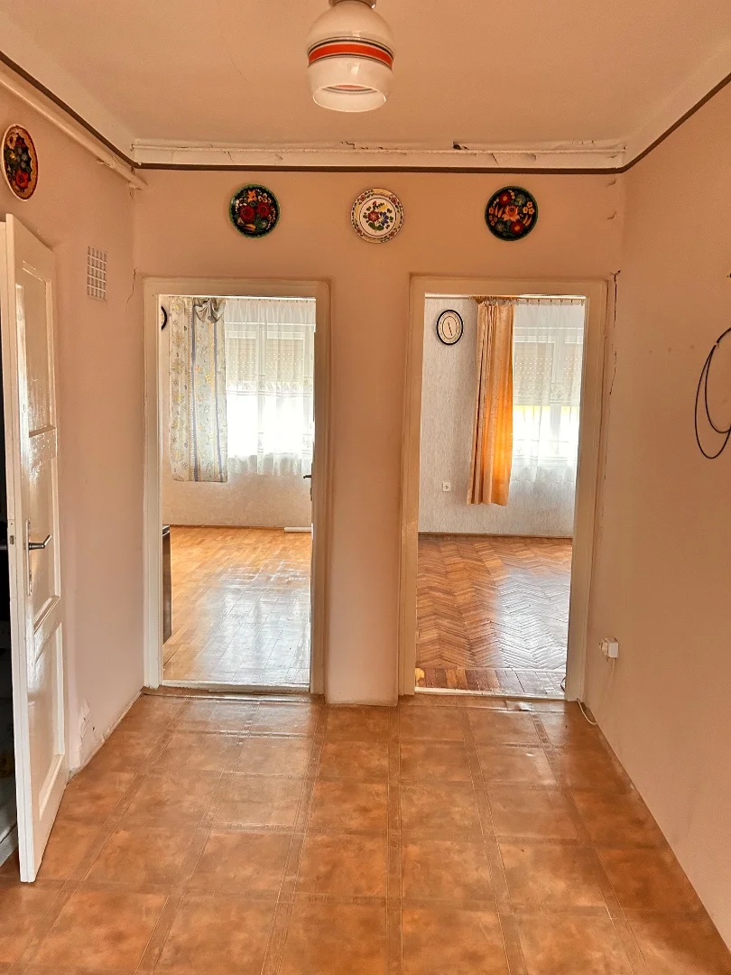 Eladó családi ház Szolnokon - Kép 11