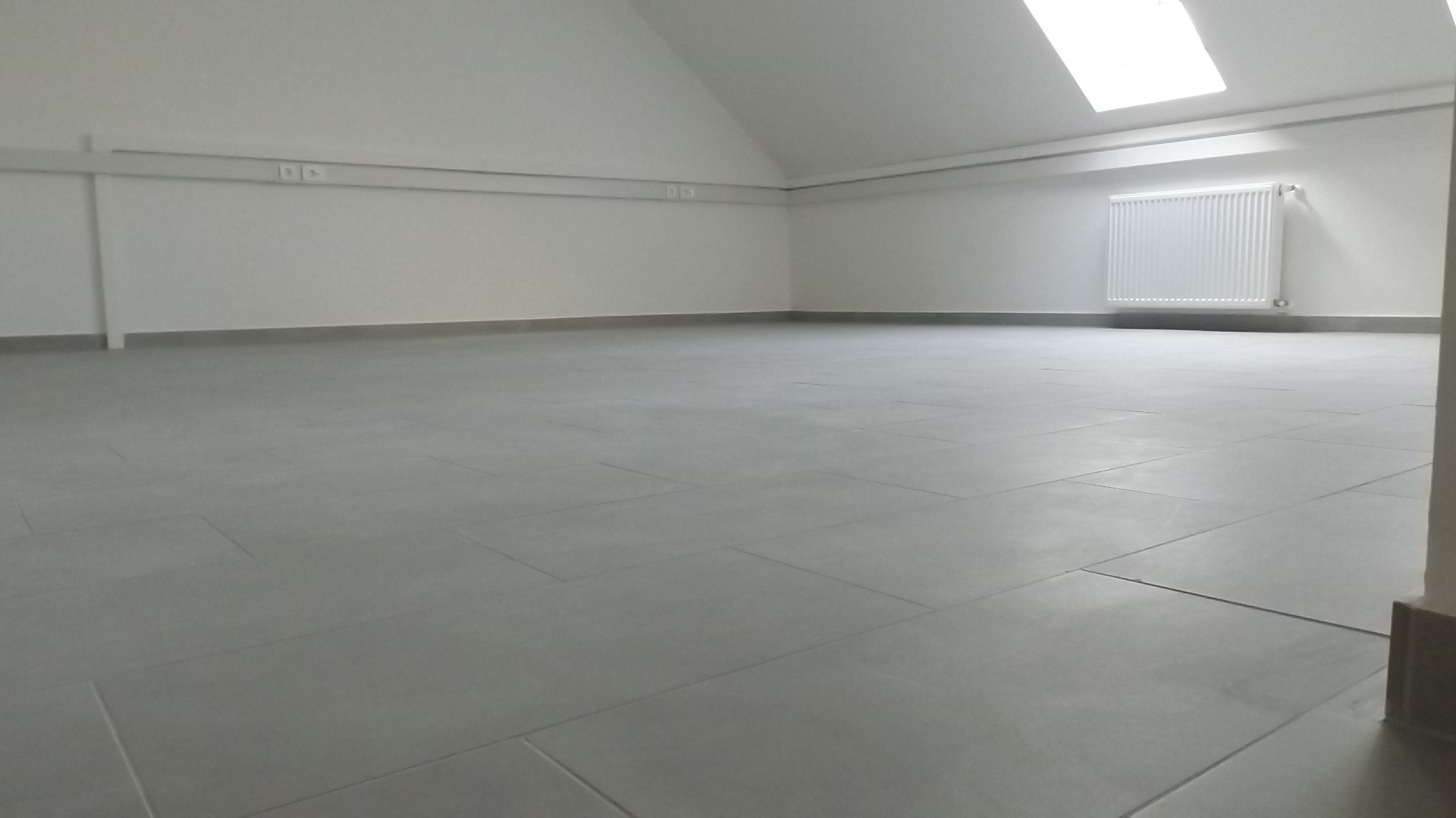 Kiadó iroda iroda / üzlet / kereskedelmi / szolgáltató Szegeden