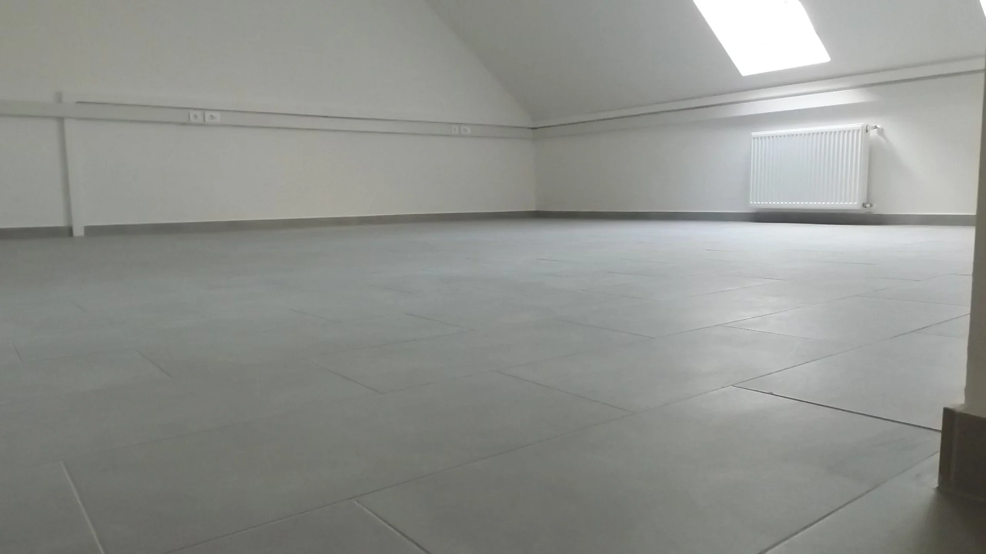 Kiadó iroda iroda / üzlet / kereskedelmi / szolgáltató Szegeden