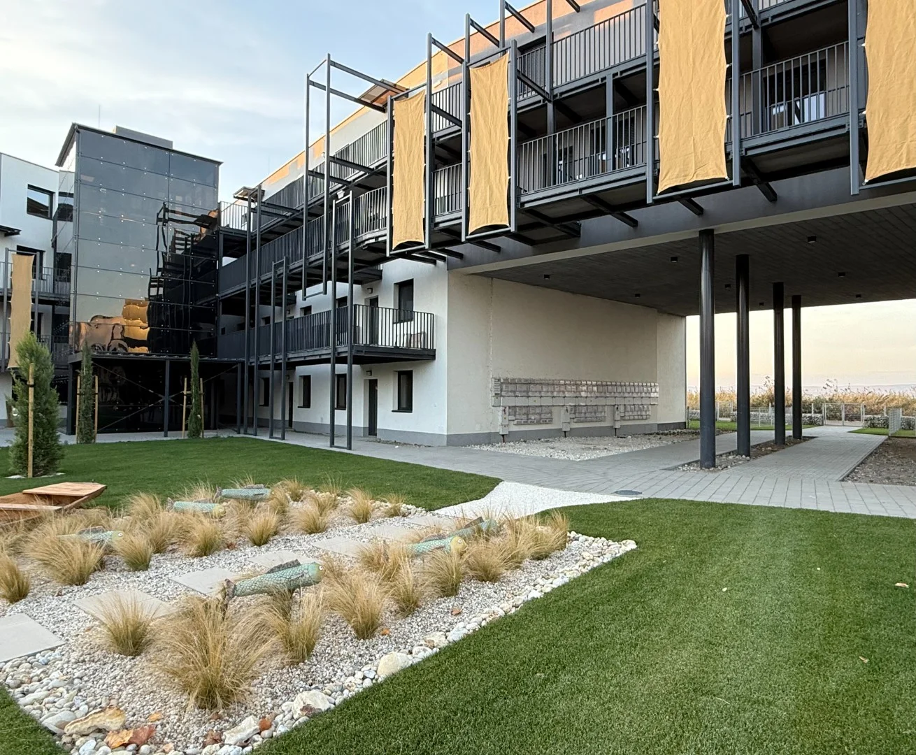 Eladó üdülőházas nyaraló / apartman nyaraló / üdülő Balatonszemesen - Kép 4