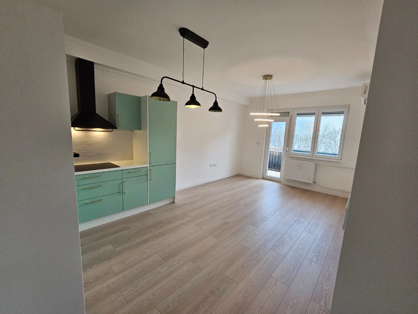 Eladó tégla lakás Komlón - Kép 3