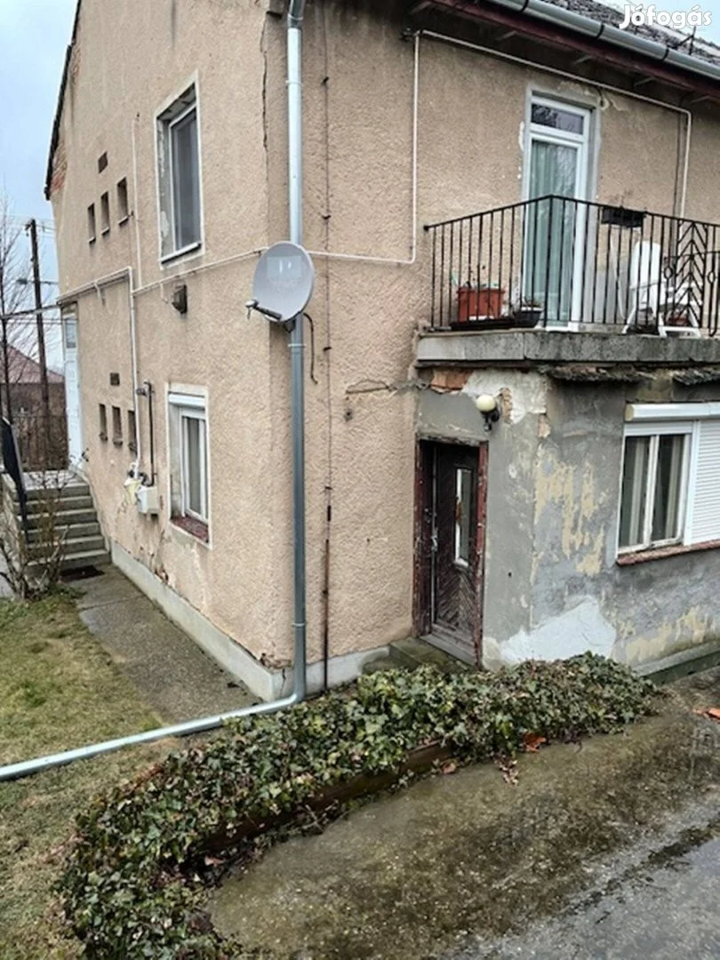 Eladó tégla lakás Ajkan