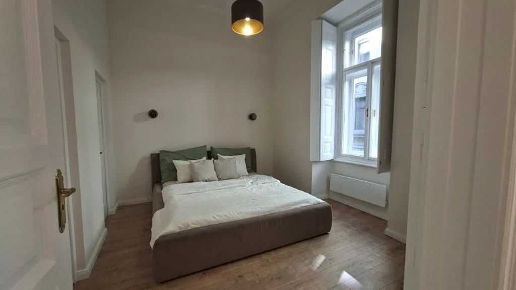 Eladó tégla lakás Budapest 06. ker.en - Kép 9