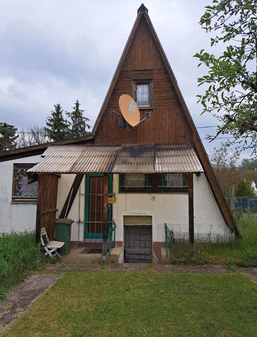 Eladó önálló nyaraló nyaraló / üdülő Oroszlányon