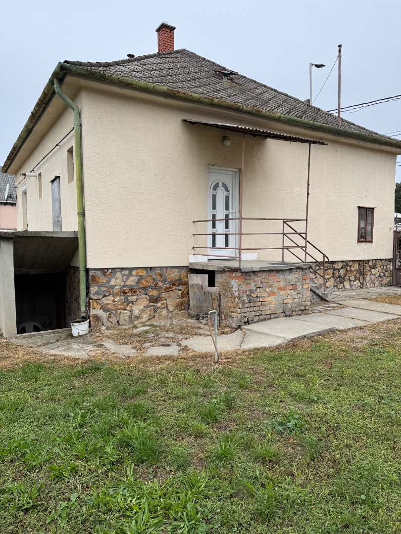 Eladó családi ház Székesfehérváron - Kép 2