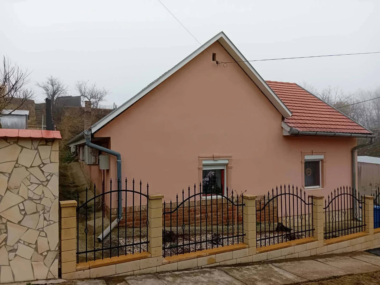 Eladó családi ház Hőgyészen - Kép 2
