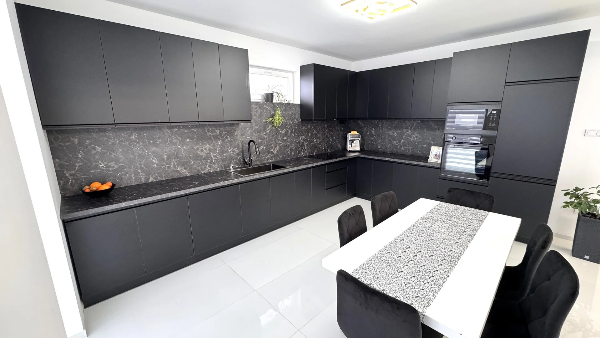 Eladó családi ház Nyíregyházán - Kép 3