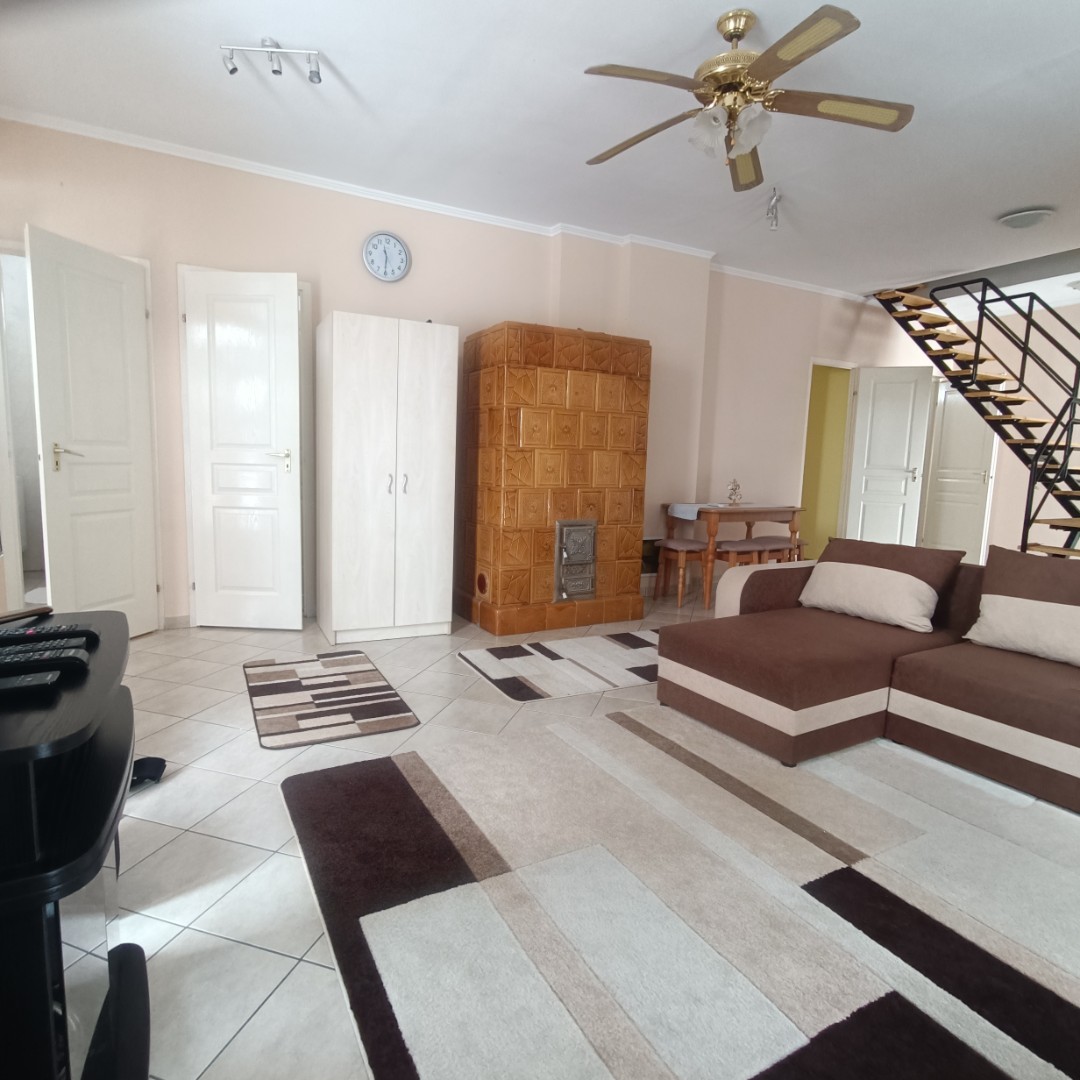 Eladó családi ház Tiszacsegen - Kép 9