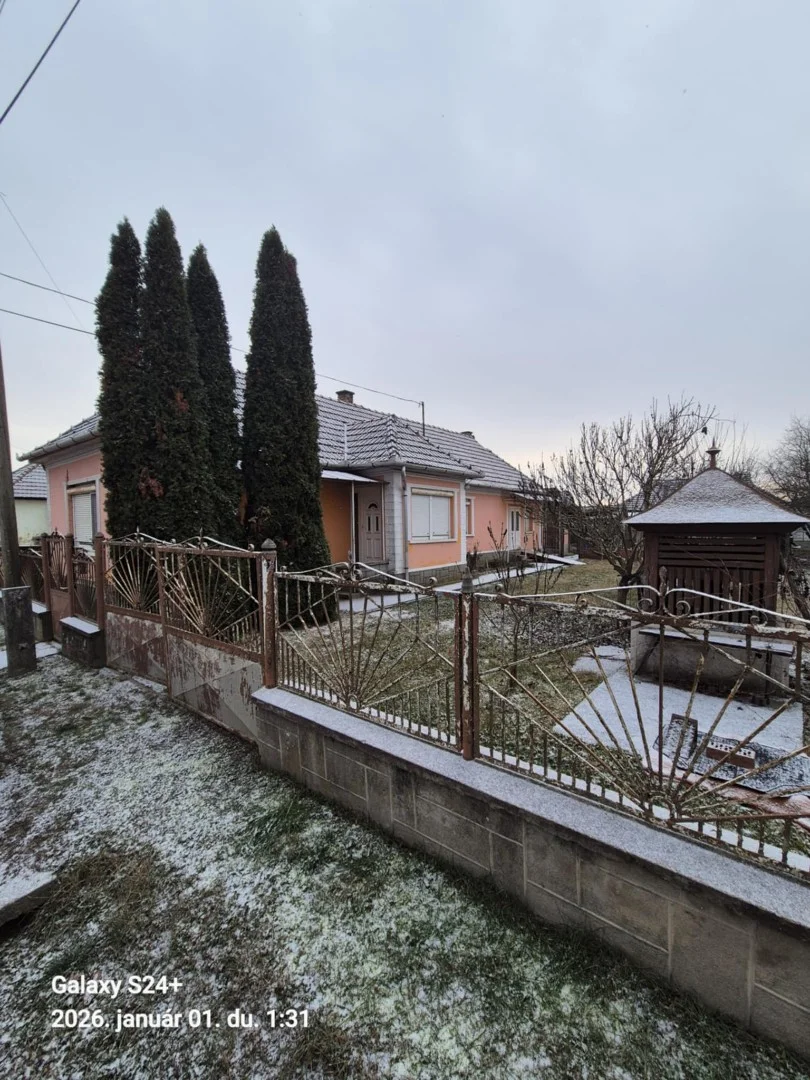 Eladó tégla lakás Szalonnan - Kép 5