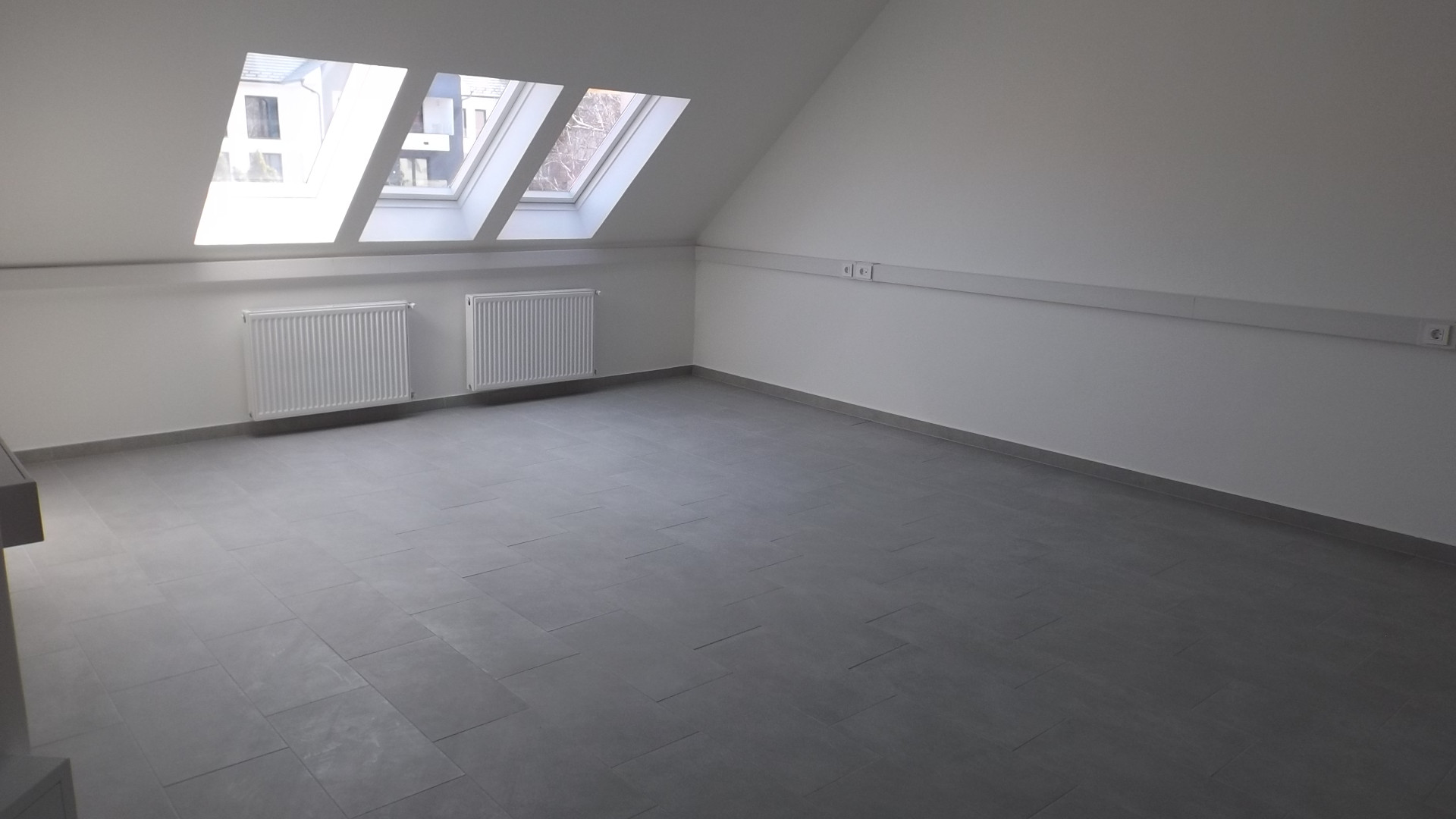 Kiadó iroda iroda / üzlet / kereskedelmi / szolgáltató Szegeden - Kép 2