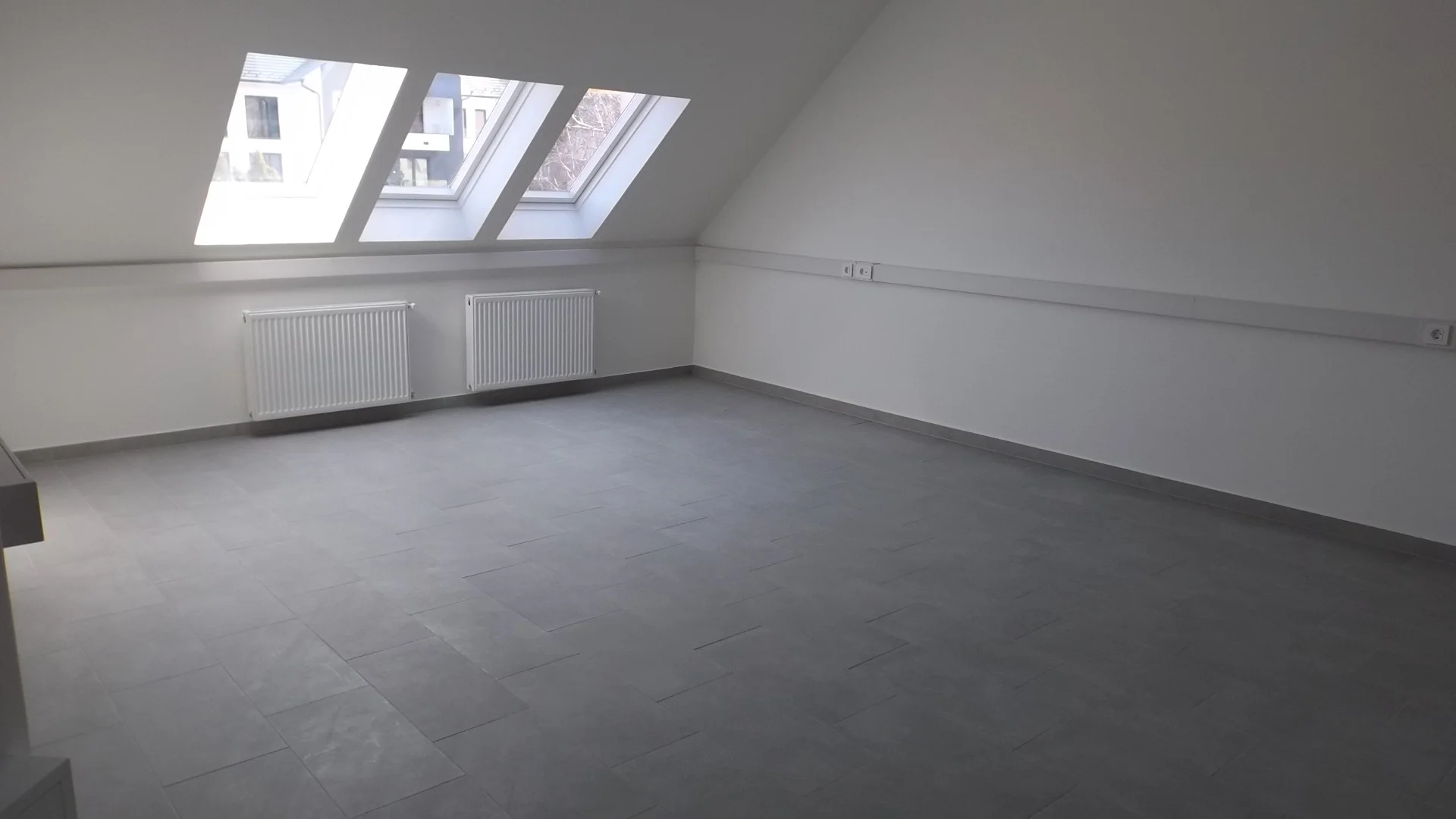 Kiadó iroda iroda / üzlet / kereskedelmi / szolgáltató Szegeden - Kép 2