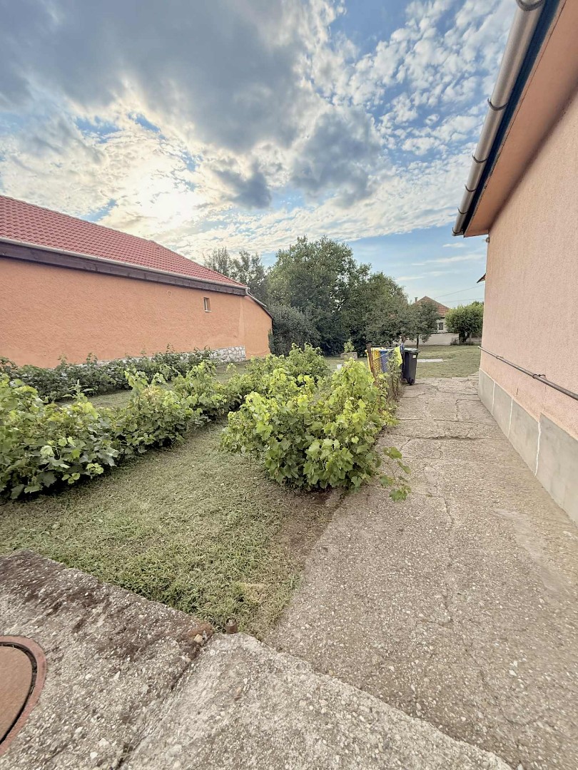 Eladó családi ház Kistokajon - Kép 4