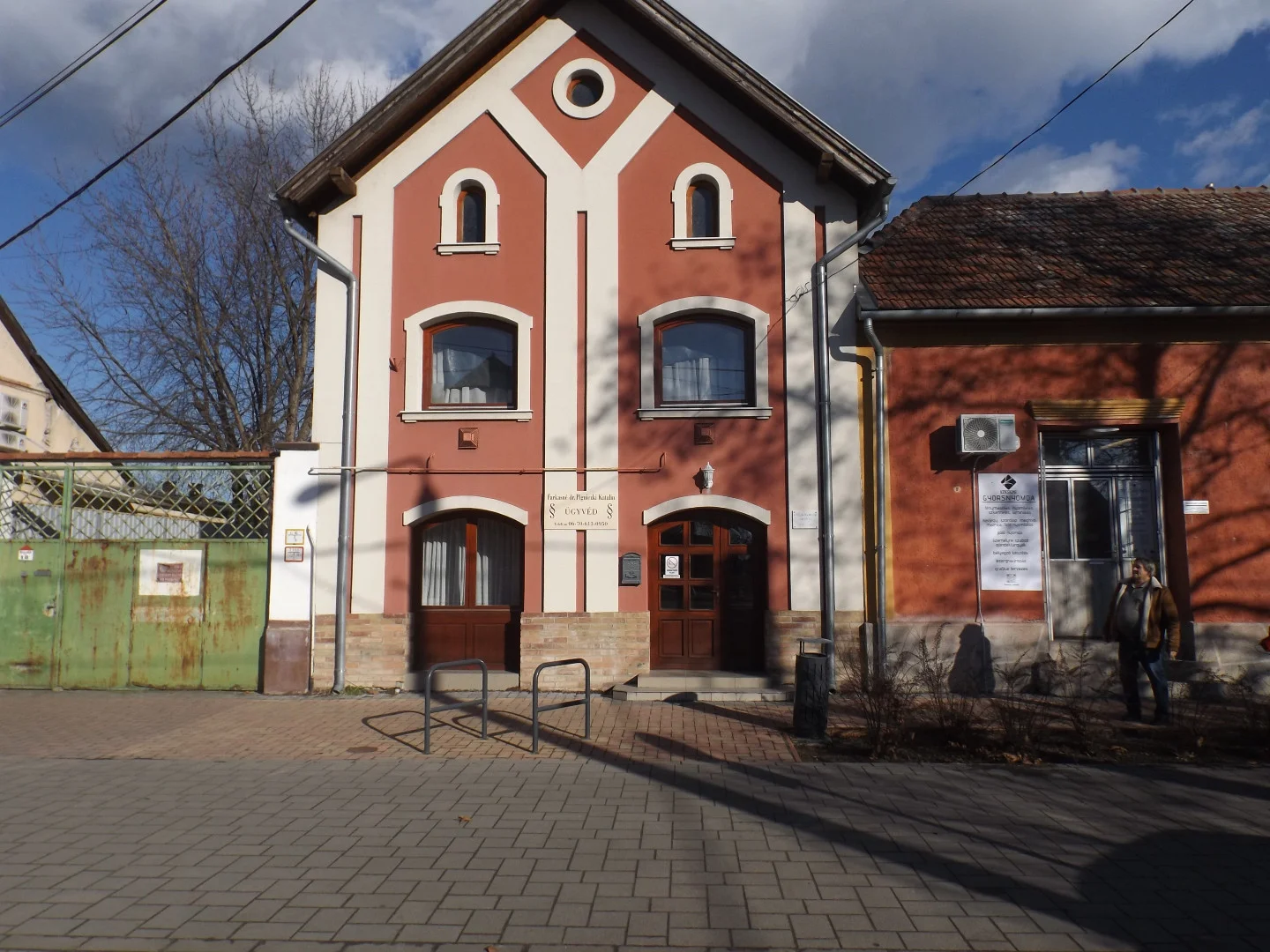 Eladó üzlet iroda / üzlet / kereskedelmi / szolgáltató Kisteleken