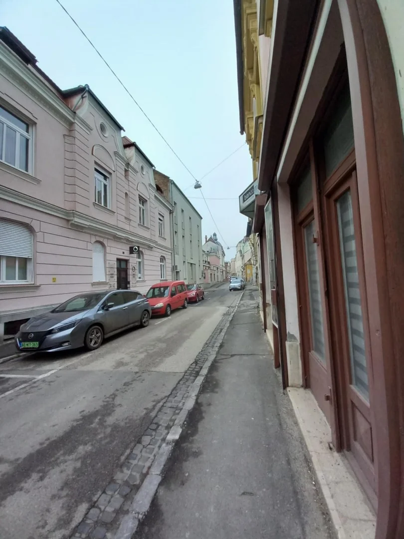 Kiadó üzlet iroda / üzlet / kereskedelmi / szolgáltató Pécsen