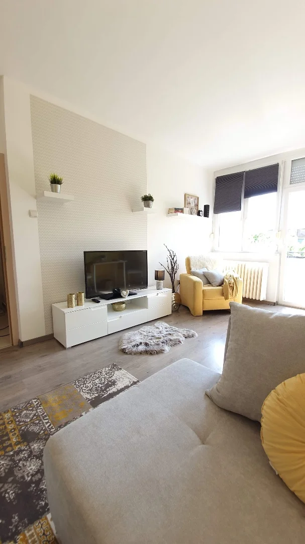 Eladó panel lakás Tatabányán - Kép 2