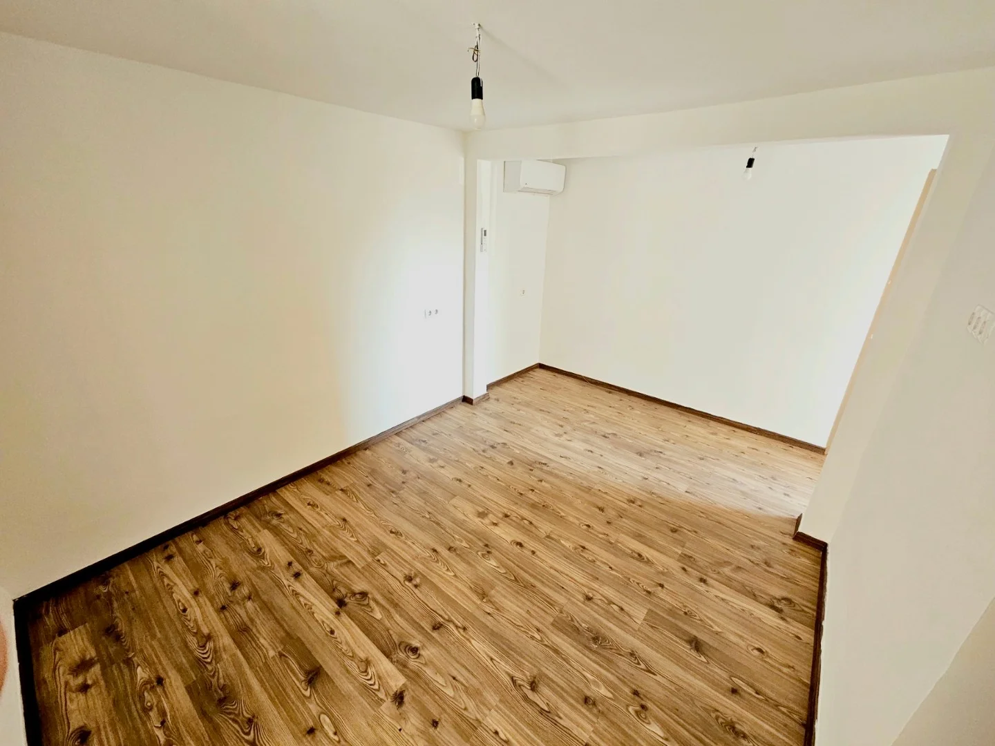 Eladó családi ház Ercsin - Kép 9