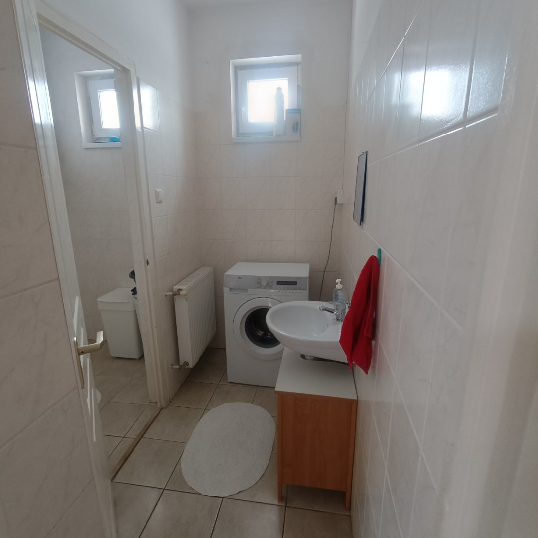 Eladó családi ház Tiszacsegen - Kép 12