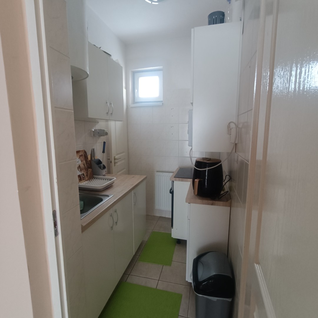 Eladó családi ház Tiszacsegen - Kép 8