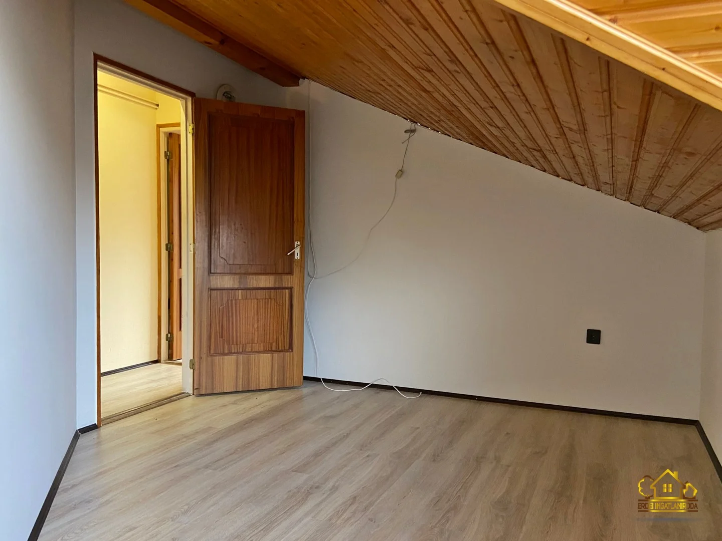 Kiadó üzlet iroda / üzlet / kereskedelmi / szolgáltató Szigethalomon - Kép 12