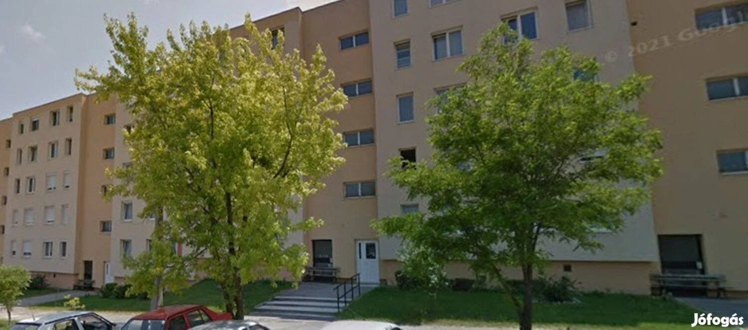 Eladó tégla lakás Várpalotan