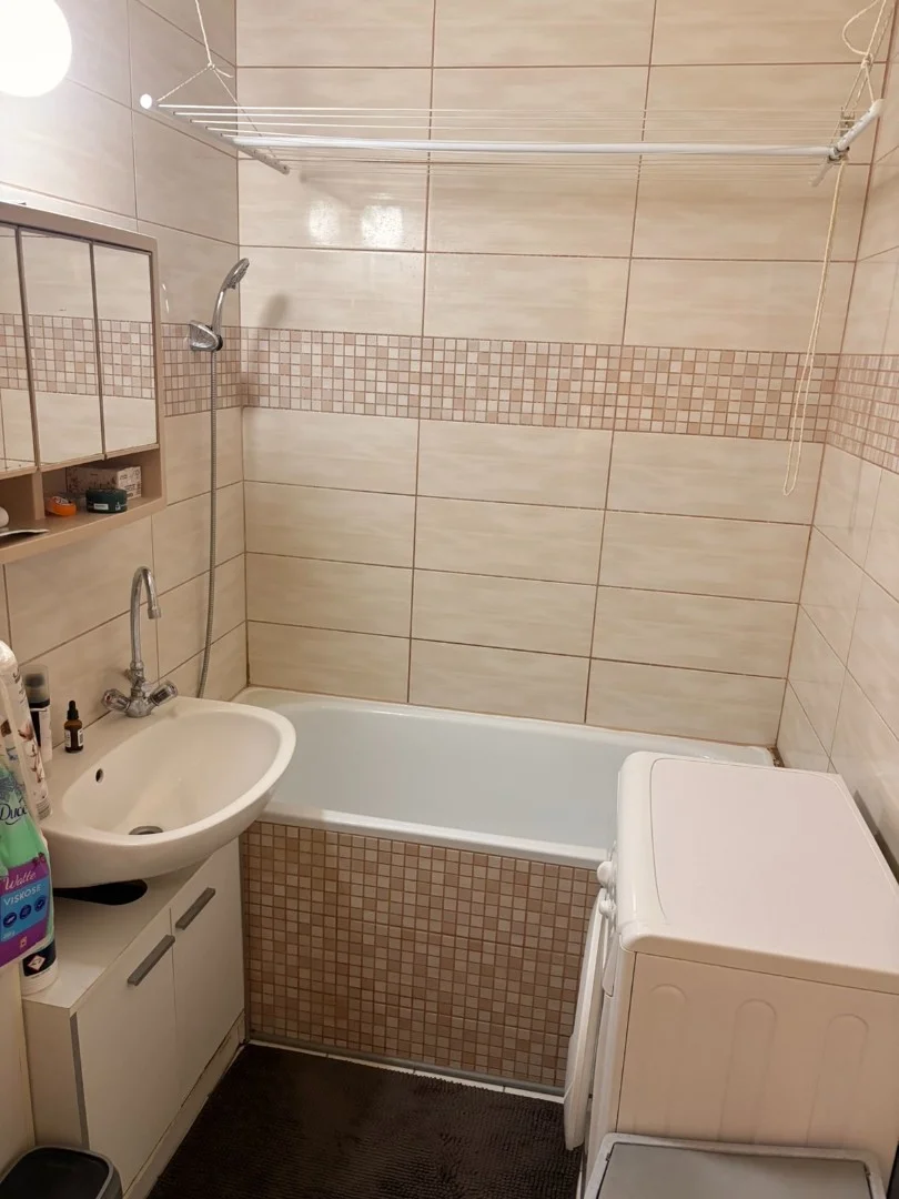 Eladó panel lakás Pécsen - Kép 2