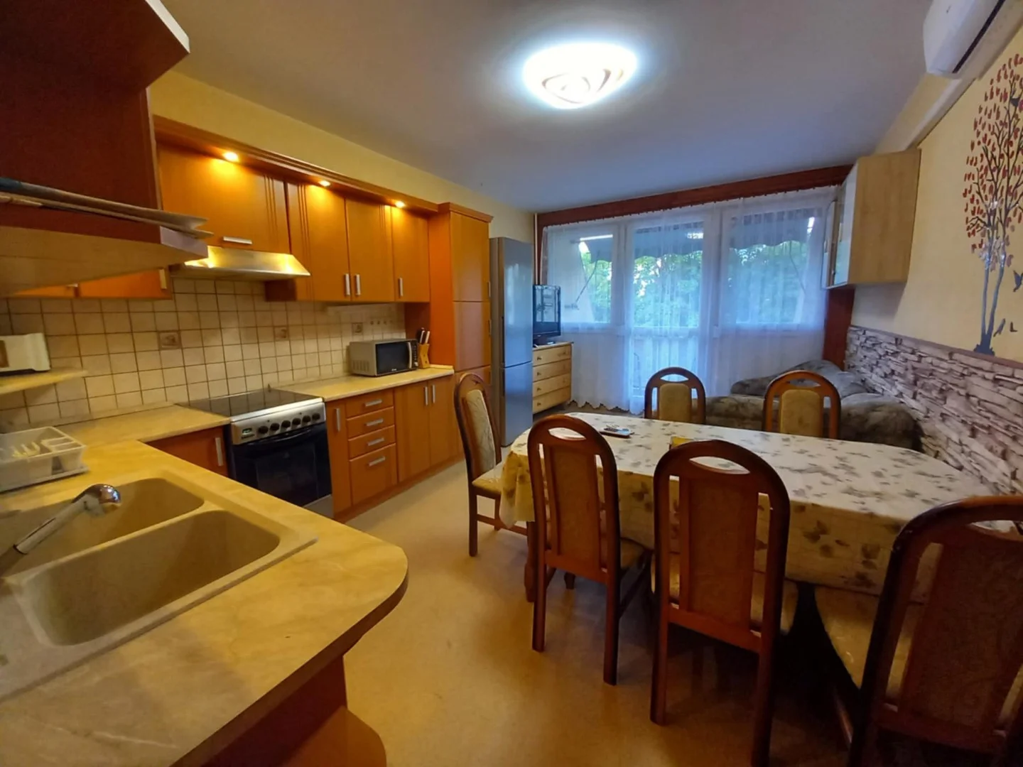 Kiadó panel lakás Pécsen - Kép 2