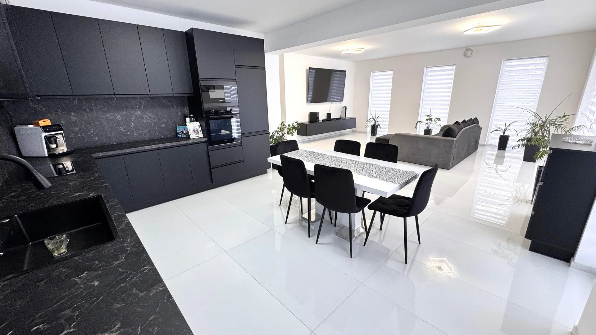 Eladó családi ház Nyíregyházán - Kép 2