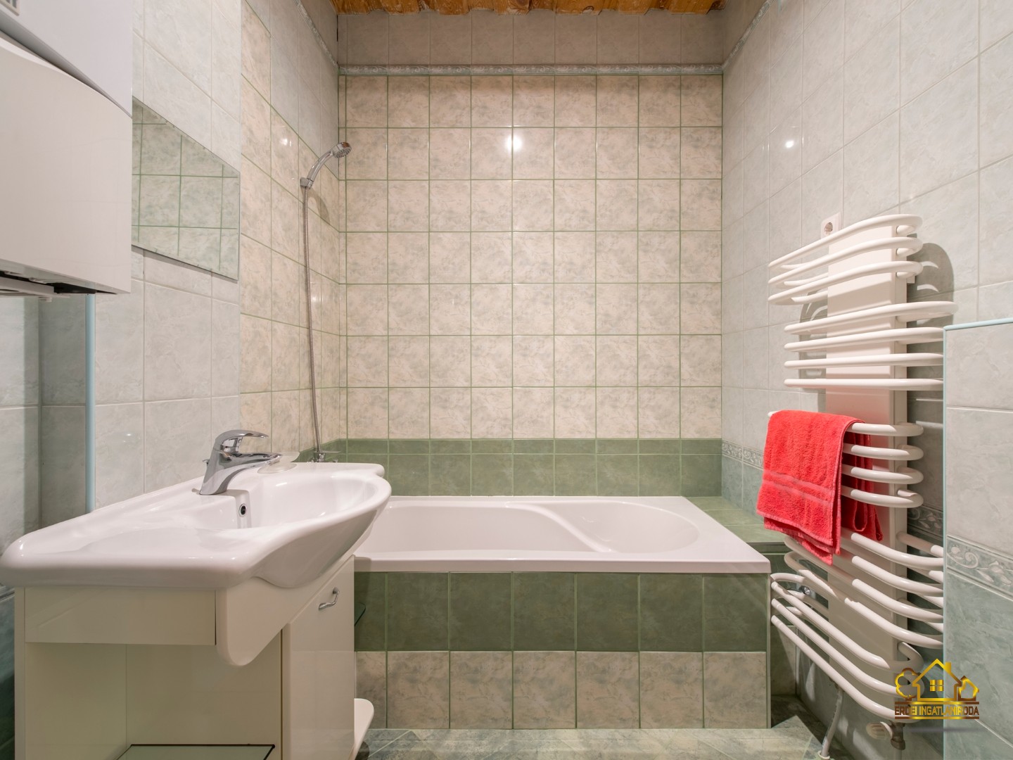 Eladó családi ház Majosházan - Kép 16