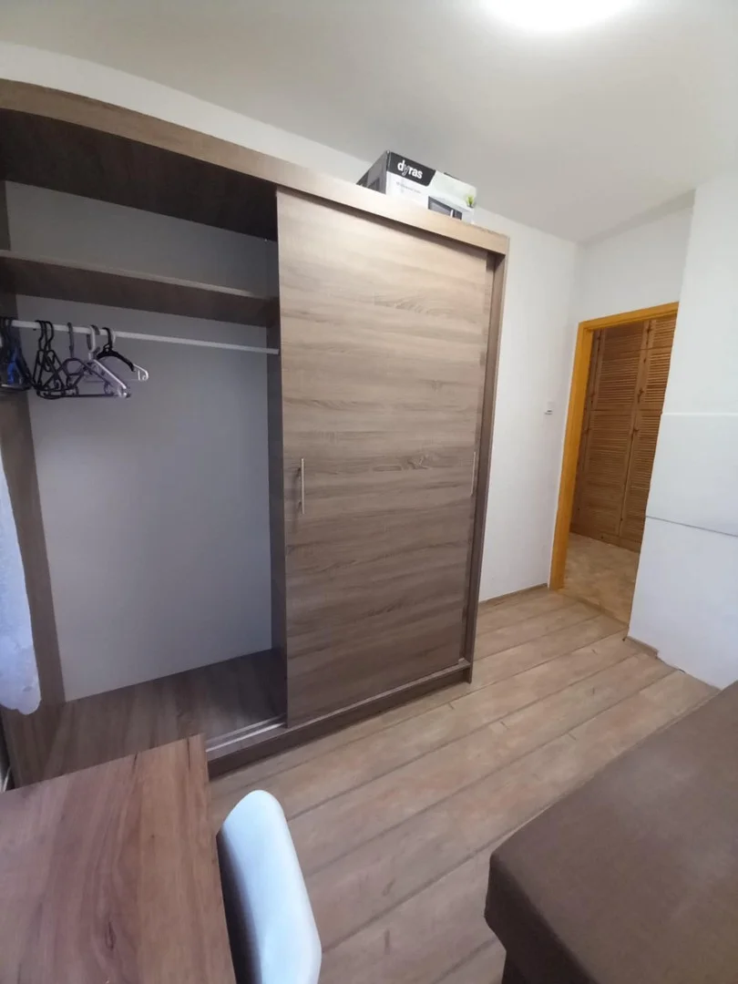 Kiadó panel lakás Pécsen - Kép 13