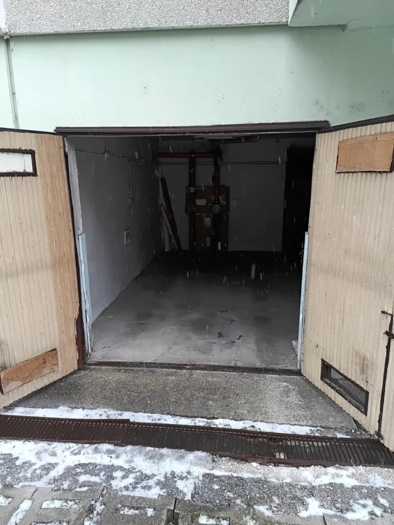 Eladó garázs garázs / beálló Veszprémben