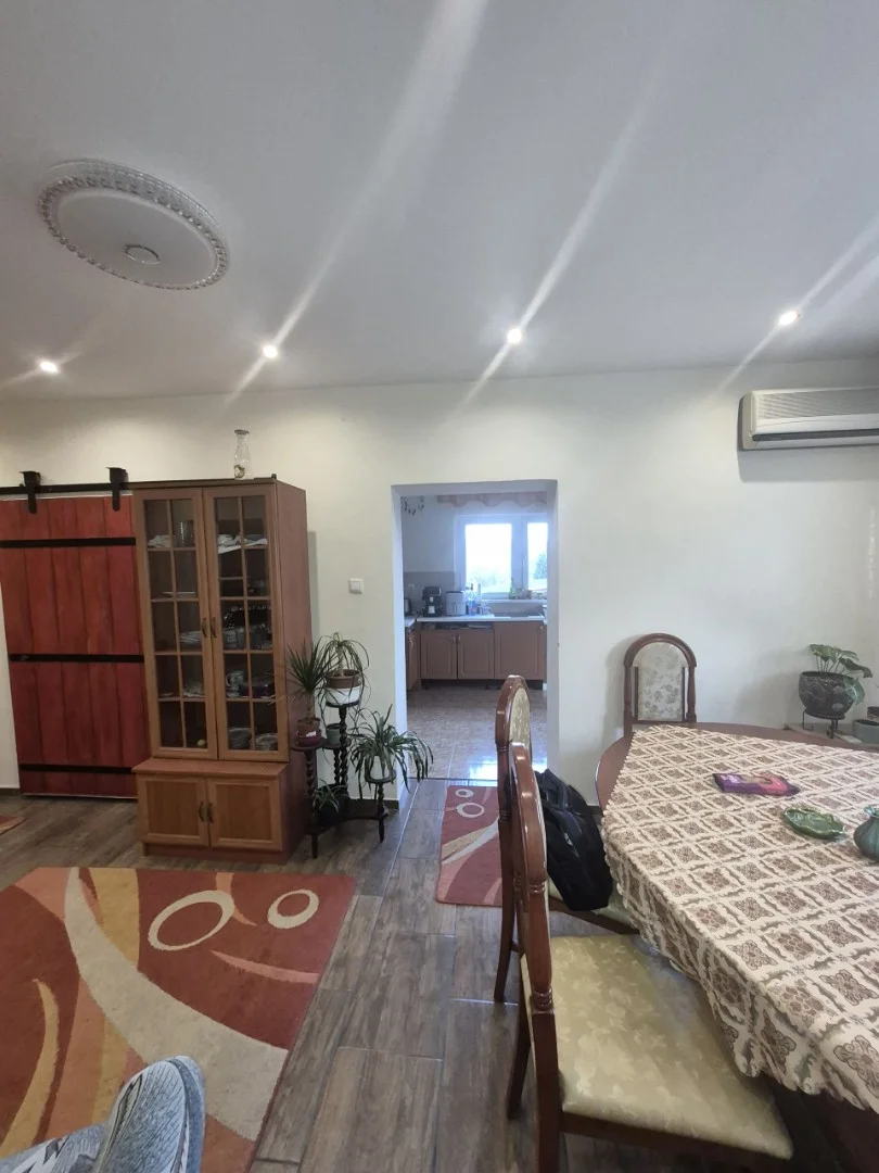 Eladó családi ház Pécsen - Kép 2