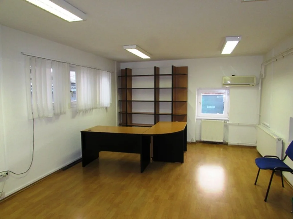 Kiadó iroda iroda / üzlet / kereskedelmi / szolgáltató Vácon