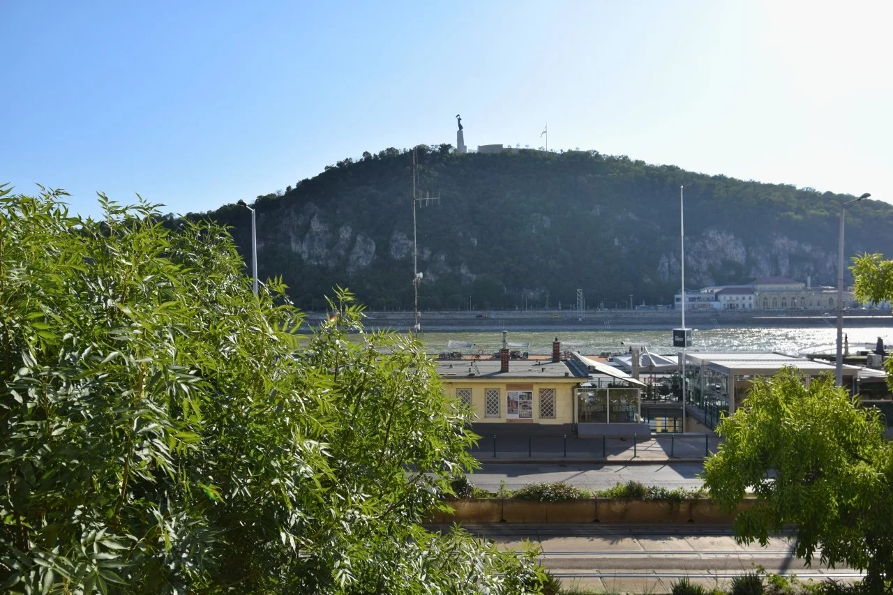 Kiadó tégla lakás Budapest 05. ker.en - Kép 2