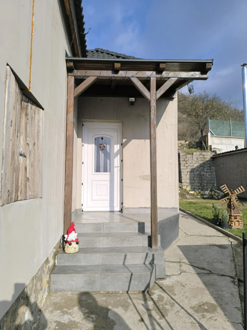 Eladó családi ház Tatabányán - Kép 2