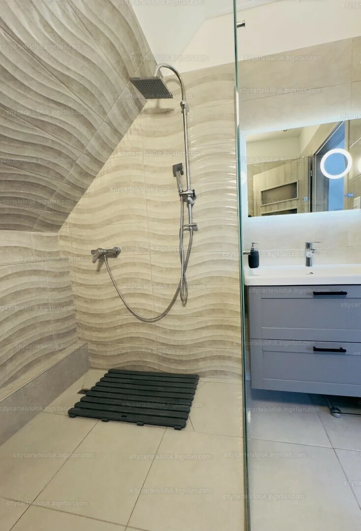 Eladó családi ház Siófokon - Kép 10