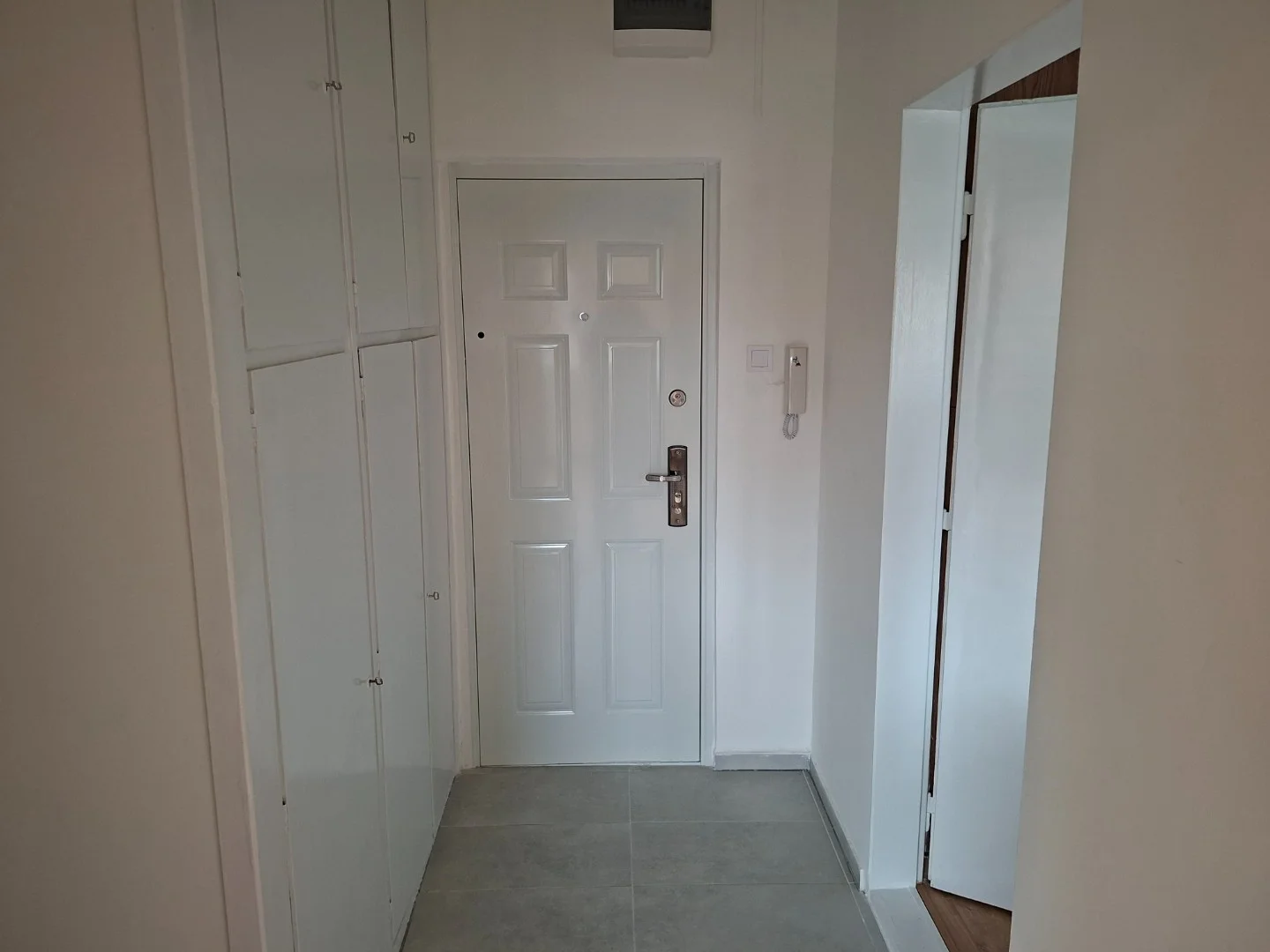 Eladó panel lakás Szolnokon - Kép 4