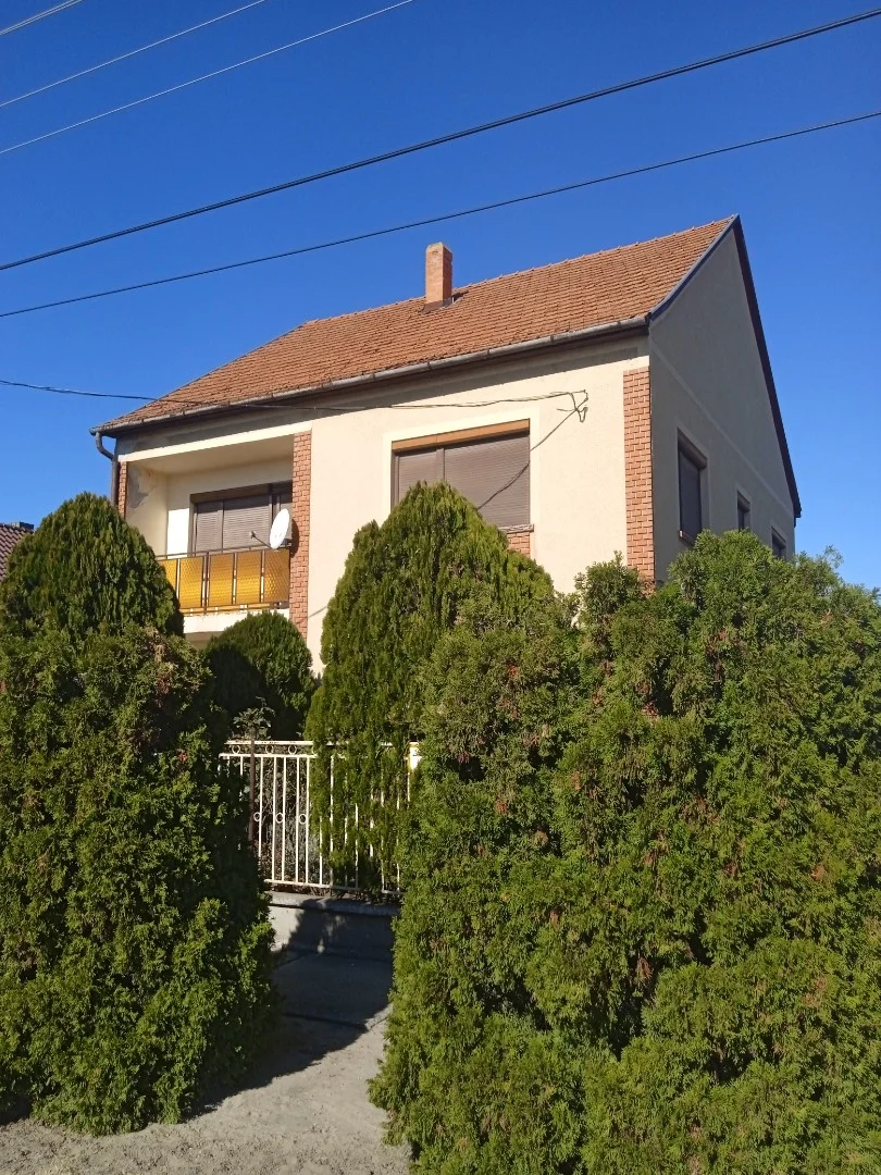 Eladó családi ház Domaszéken - Kép 2