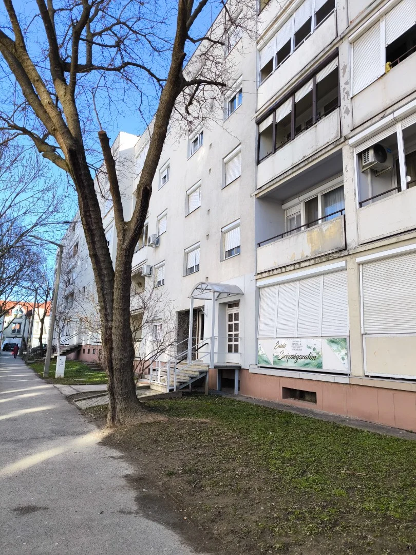 Eladó panel lakás Szekszárdon