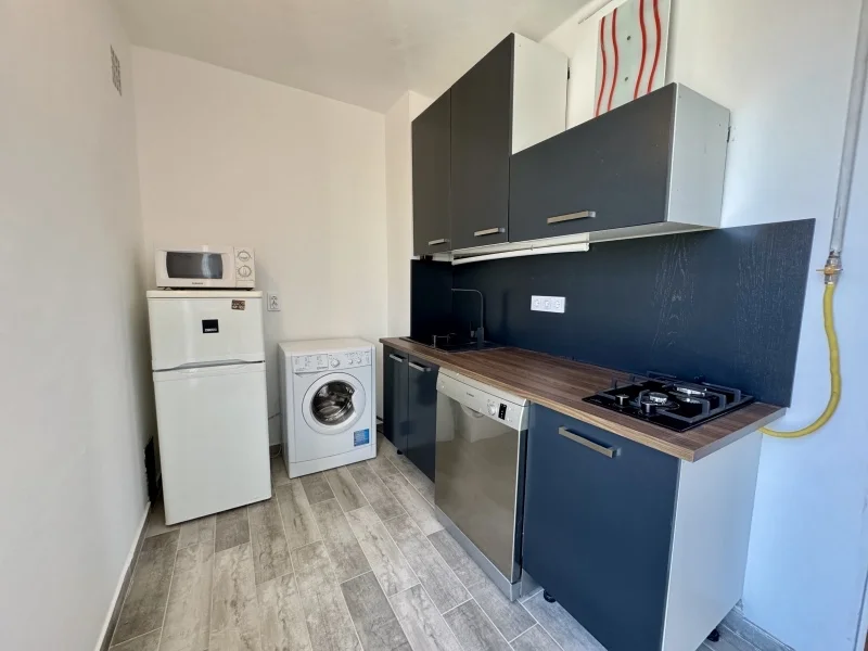 Eladó panel lakás Pécsen - Kép 5