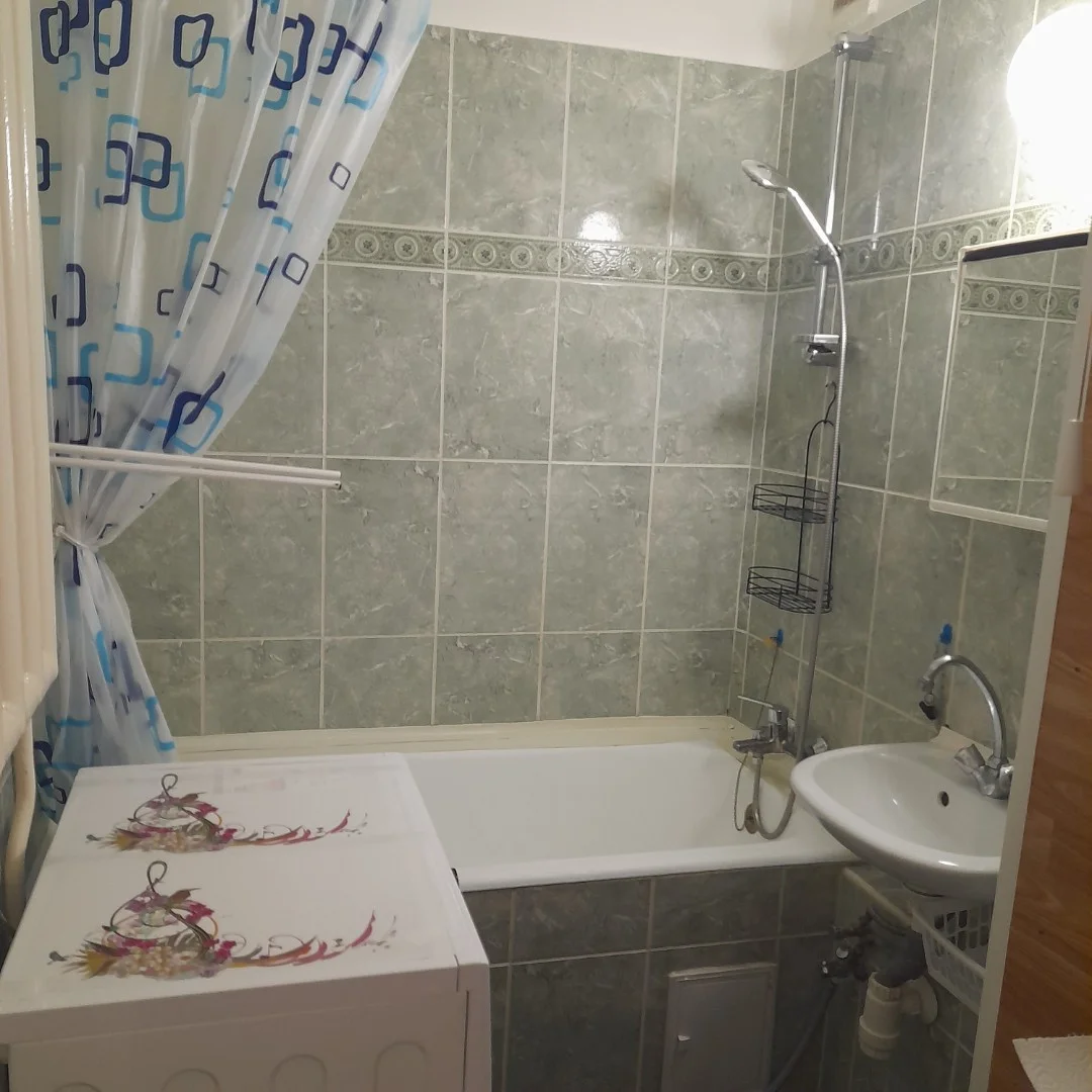 Kiadó panel lakás Debrecenben - Kép 9