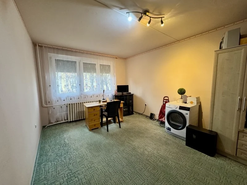 Eladó panel lakás Pécsen - Kép 9