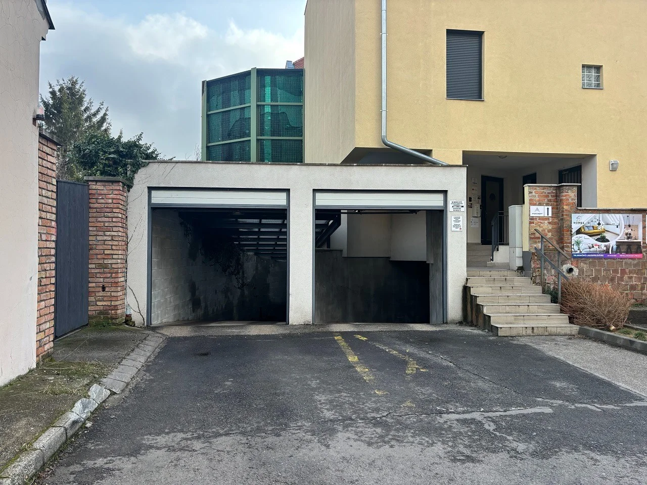 Kiadó garázs garázs / beálló Pécsen