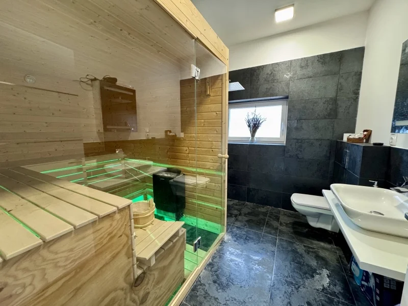 Eladó családi ház Pécsen - Kép 2