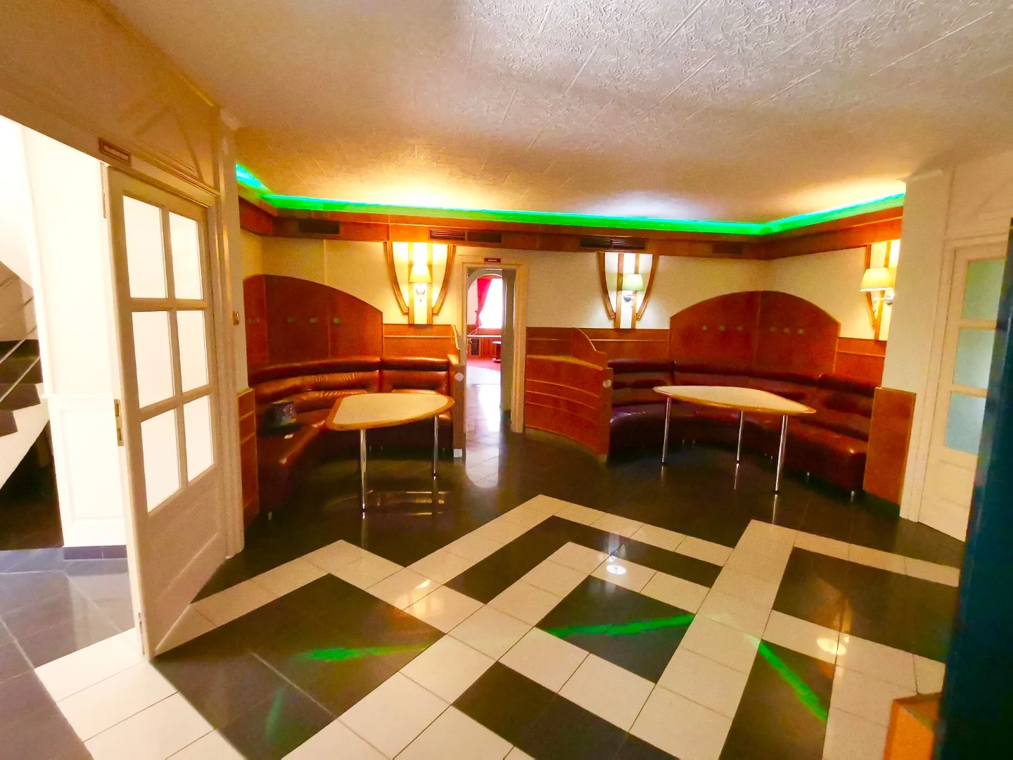 Eladó hotel, szálloda iroda / üzlet / kereskedelmi / szolgáltató Gyulan - Kép 4