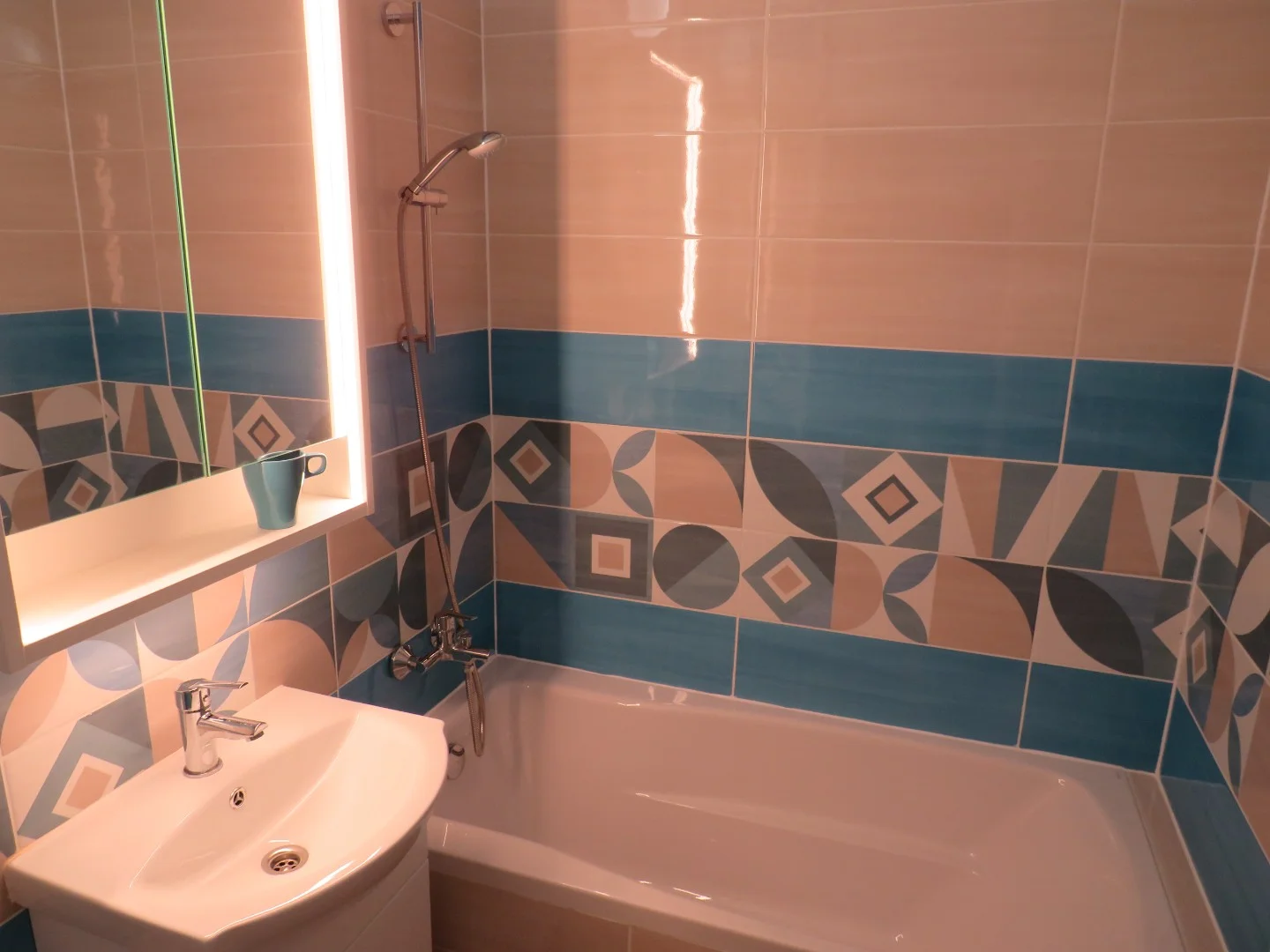 Eladó panel lakás Szolnokon