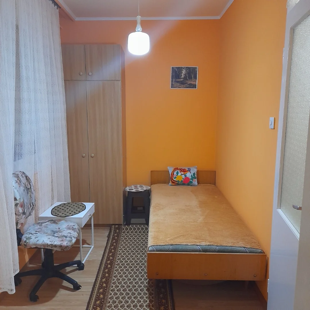 Kiadó panel lakás Debrecenben - Kép 5